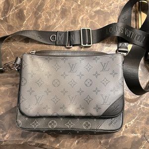 Men’s Louis Vuitton crossbody bag